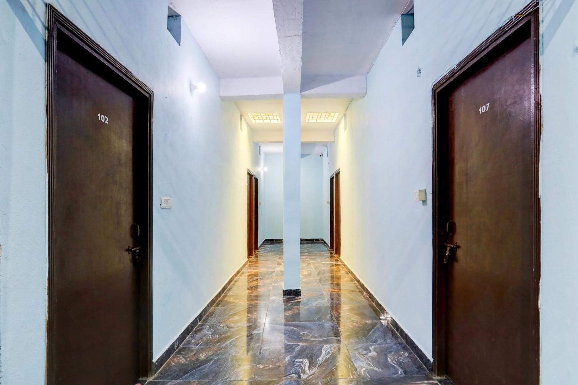 Spot On New Diamond Guest House Rudrapur Bagian luar foto