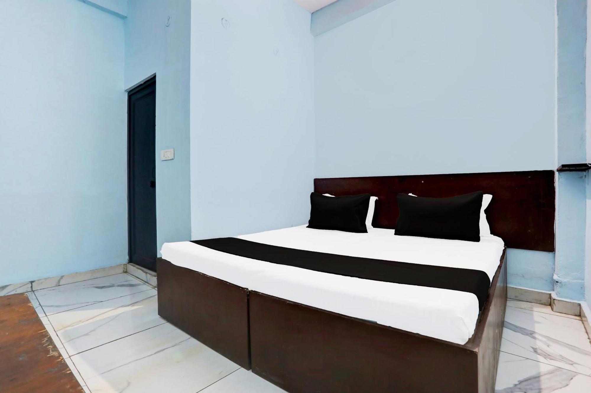 Spot On New Diamond Guest House Rudrapur Bagian luar foto