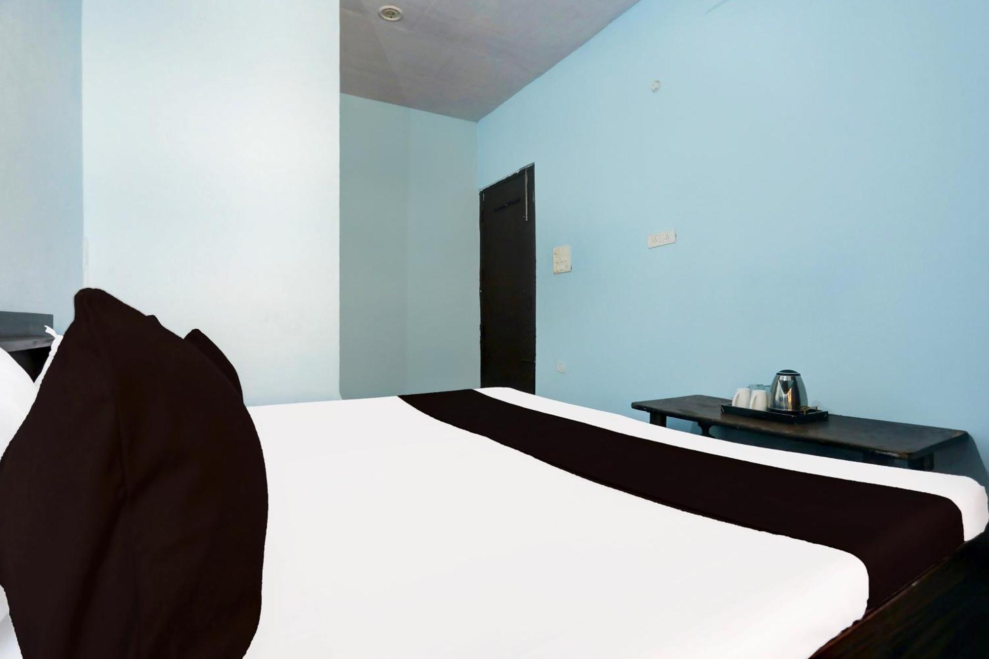 Spot On New Diamond Guest House Rudrapur Bagian luar foto