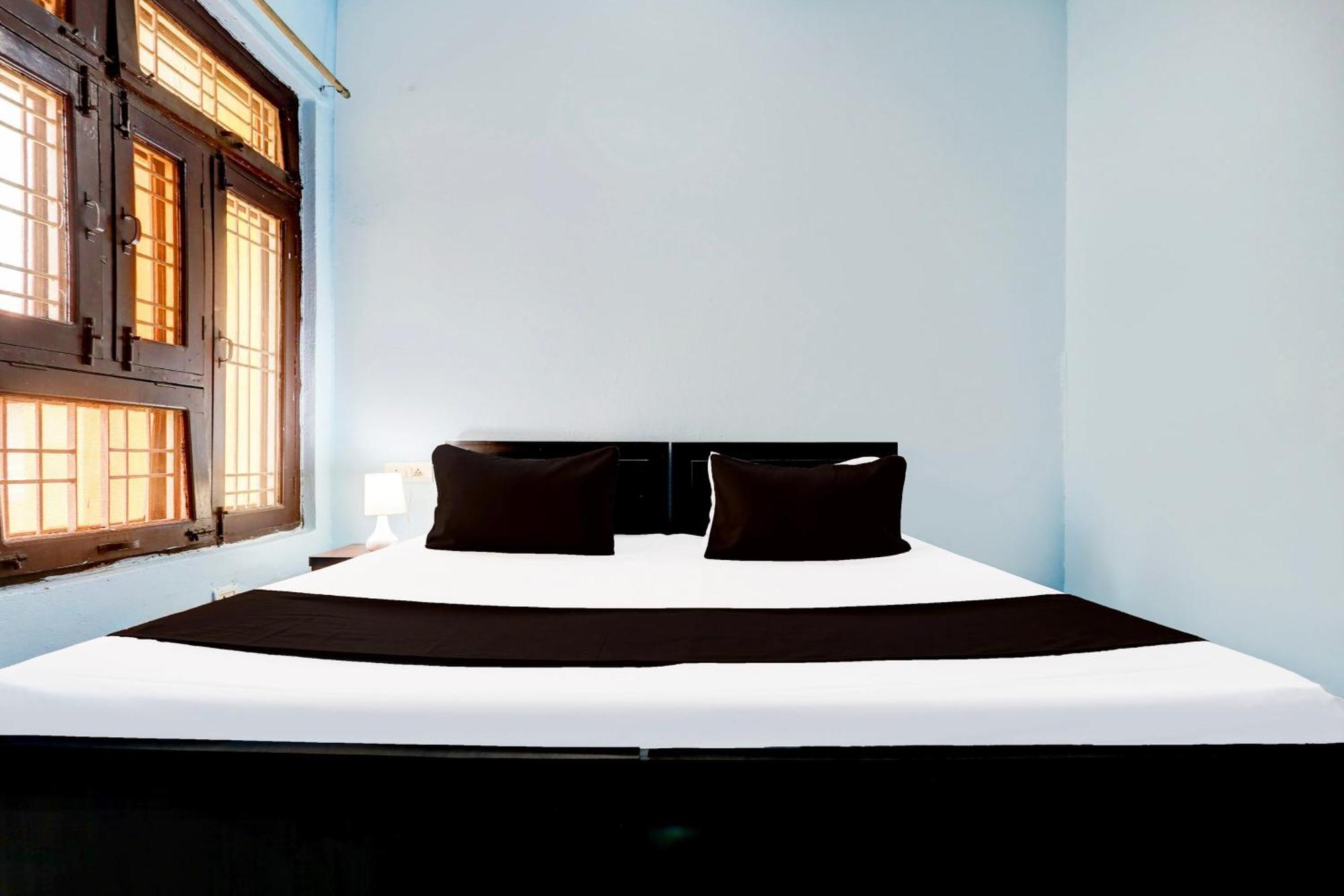 Spot On New Diamond Guest House Rudrapur Bagian luar foto
