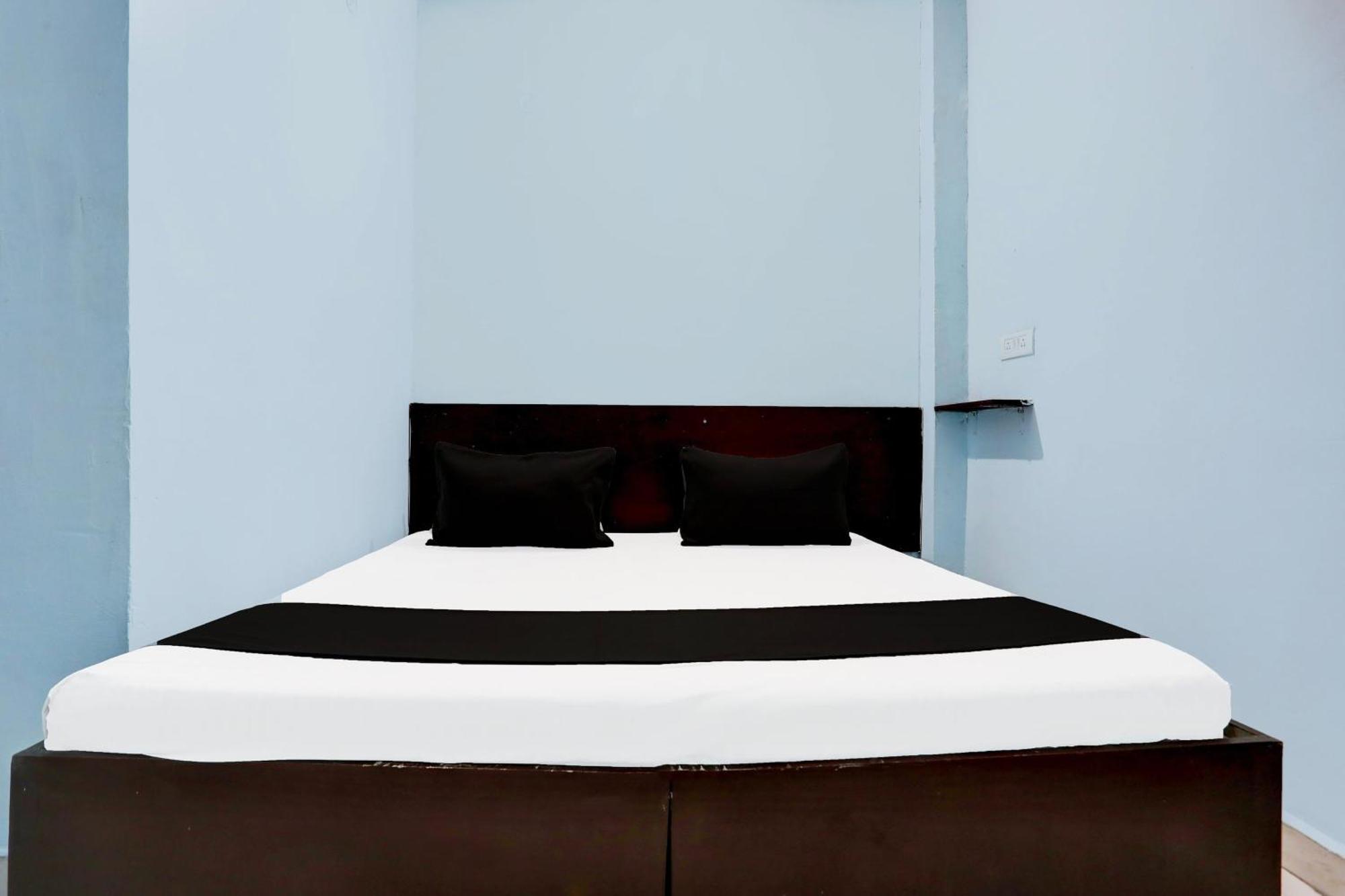 Spot On New Diamond Guest House Rudrapur Bagian luar foto