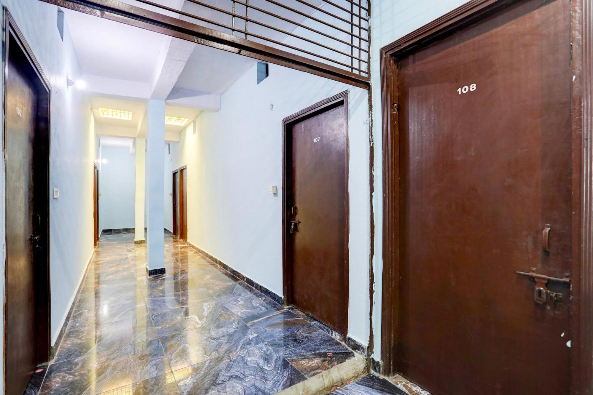 Spot On New Diamond Guest House Rudrapur Bagian luar foto