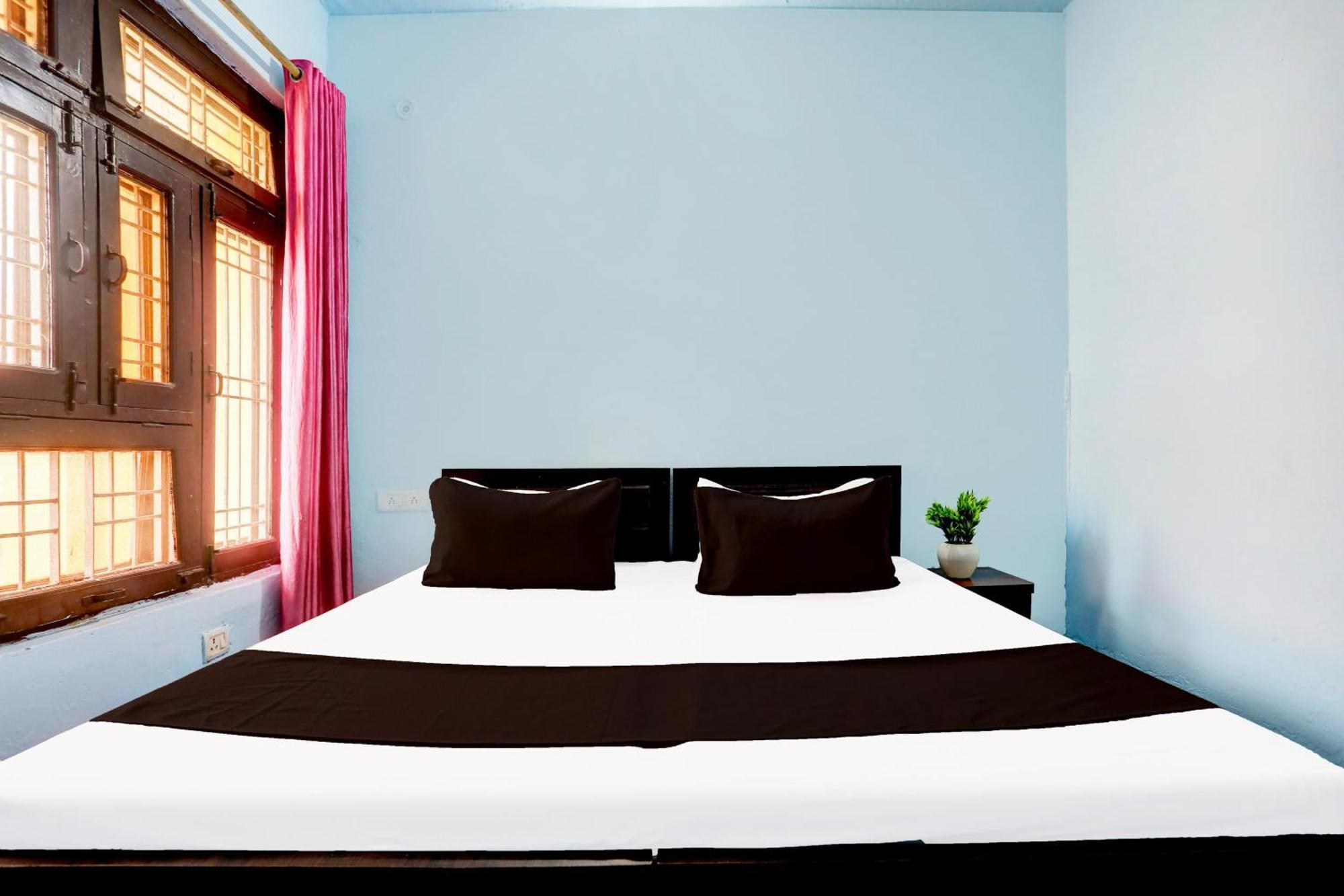 Spot On New Diamond Guest House Rudrapur Bagian luar foto