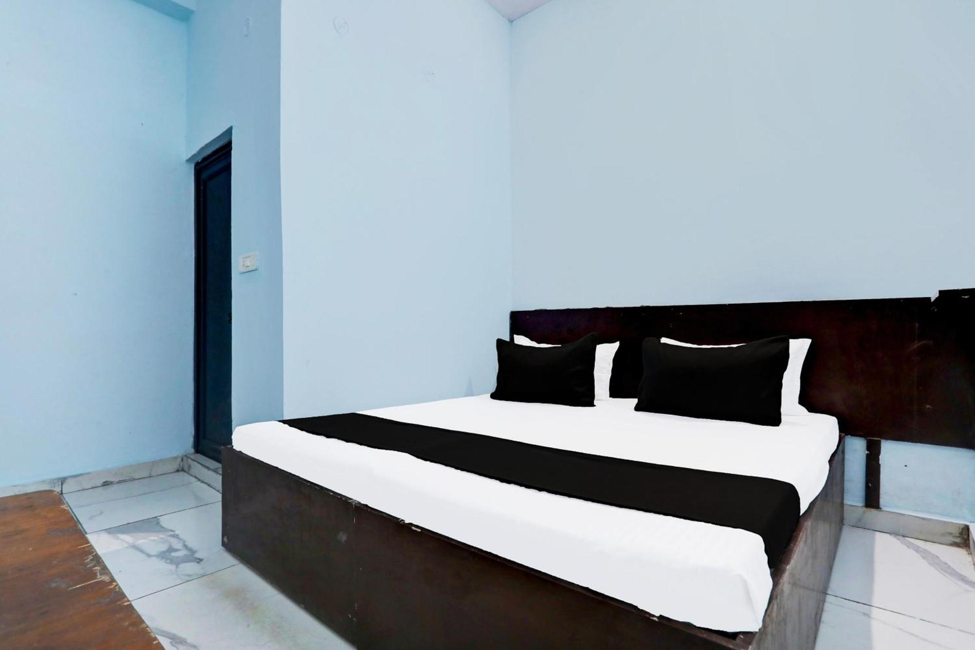 Spot On New Diamond Guest House Rudrapur Bagian luar foto