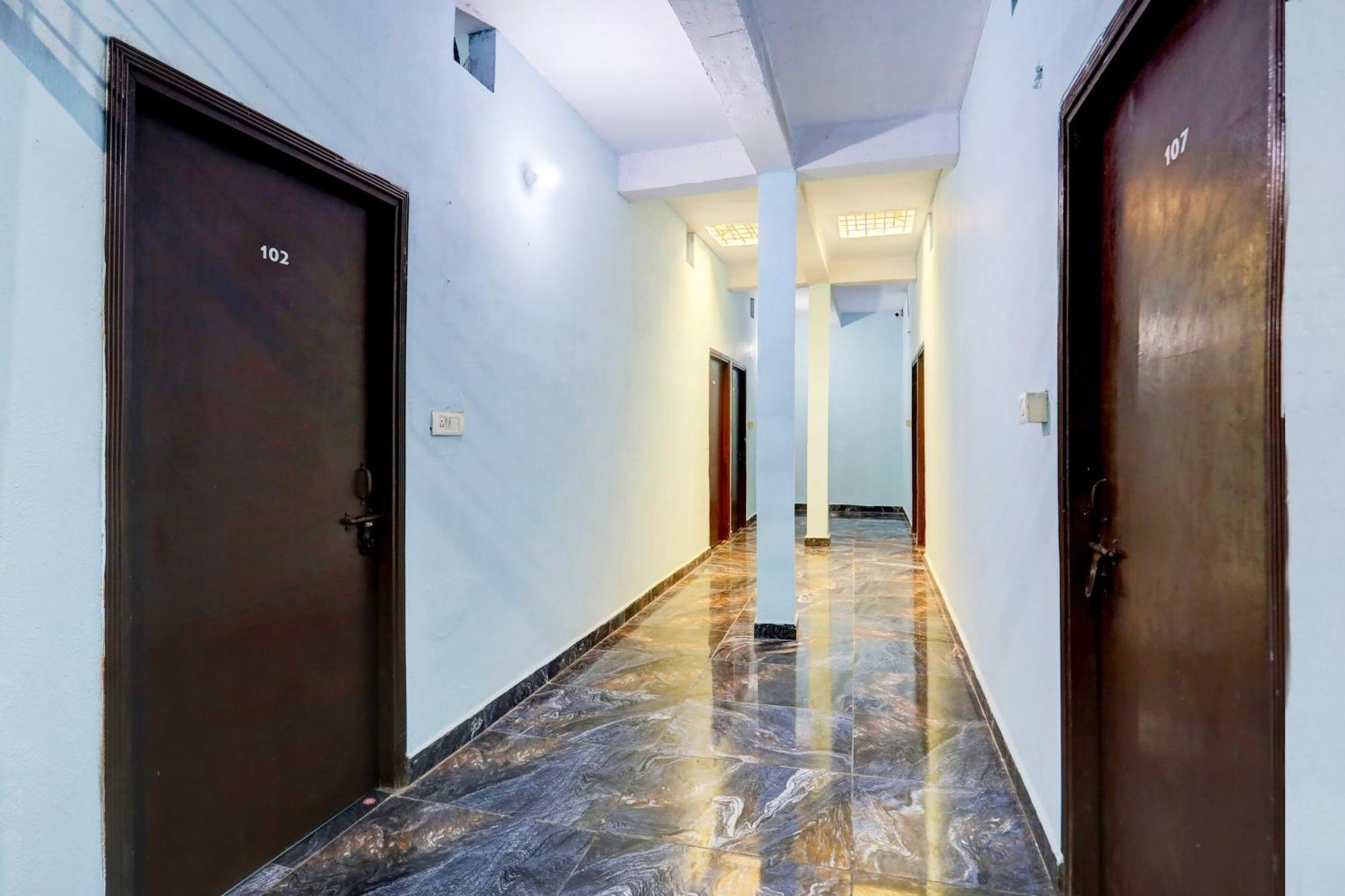 Spot On New Diamond Guest House Rudrapur Bagian luar foto